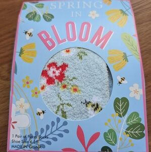 NWT Spring in Bloom - one pair of fuzzy socks with a floral print